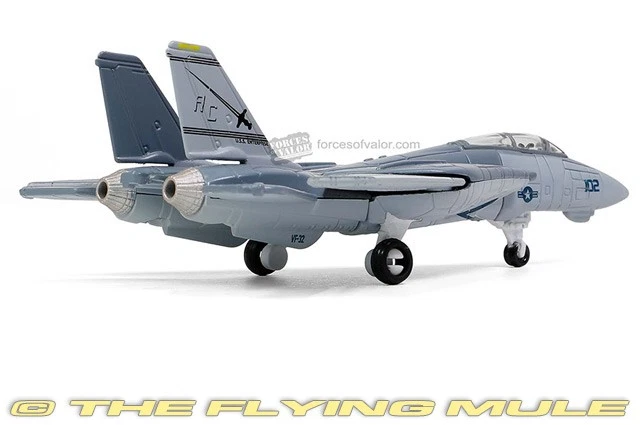 Forces of Valor 1:200 F-14A Tomcat USN VF-32 Swordsmen AC102 w/Carrier Deck - Image 2 of 4