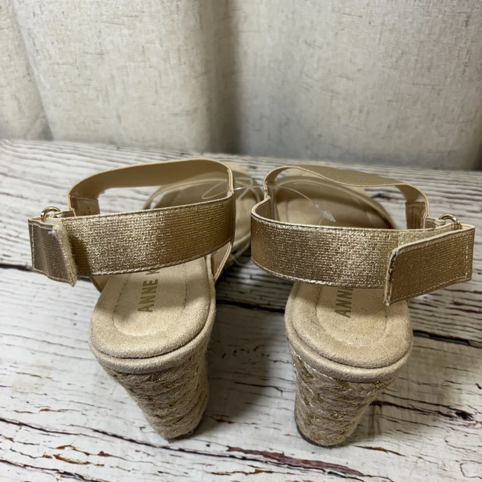 Sandálias anabela Anne Klein Sly femininas douradas tamanho 9 US$ 89 - Imagem 3 de 4