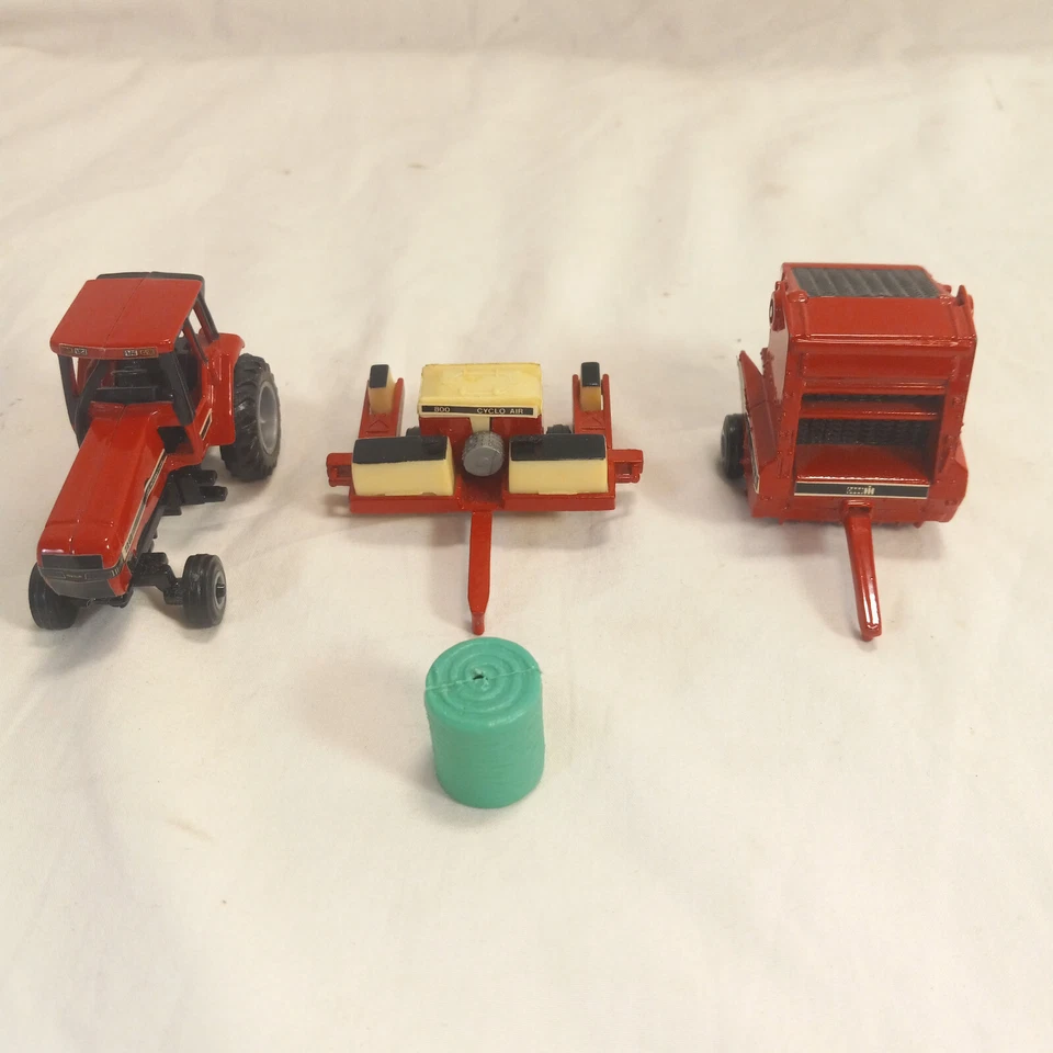 Трактор Ertl Case IH 7210 с круглым пресс-подборщиком 8465 и воздухом Cyclo 800 фермерская страна 1:64 - Изображение 3 из 4