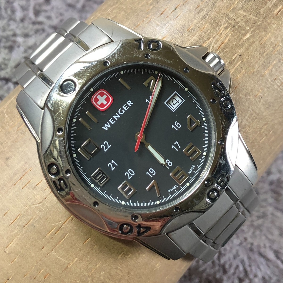 Wenger Mountaineer Men 72617 Military Silver Titanium Quartz 40mm