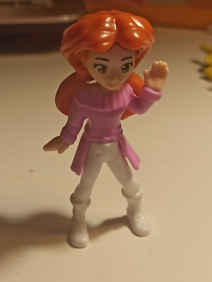 rothaariges Mädchen aus Kinder Surprise
