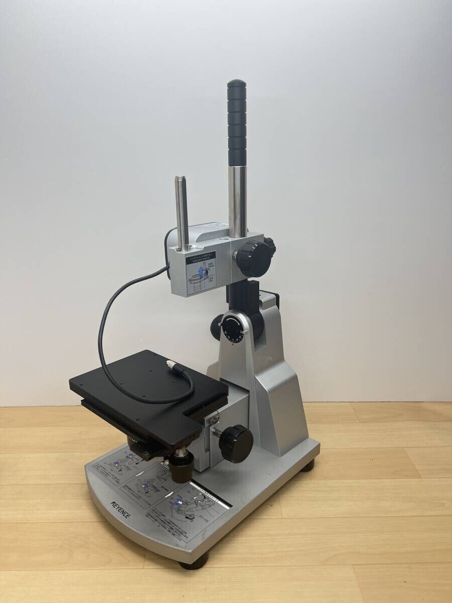 KEYENCE VH-S30 Digital Microscope Stand w/ VHX-S90F Used KEYENCE VH-S30 Digital Microscope Stand w/ VHX-S90F Used