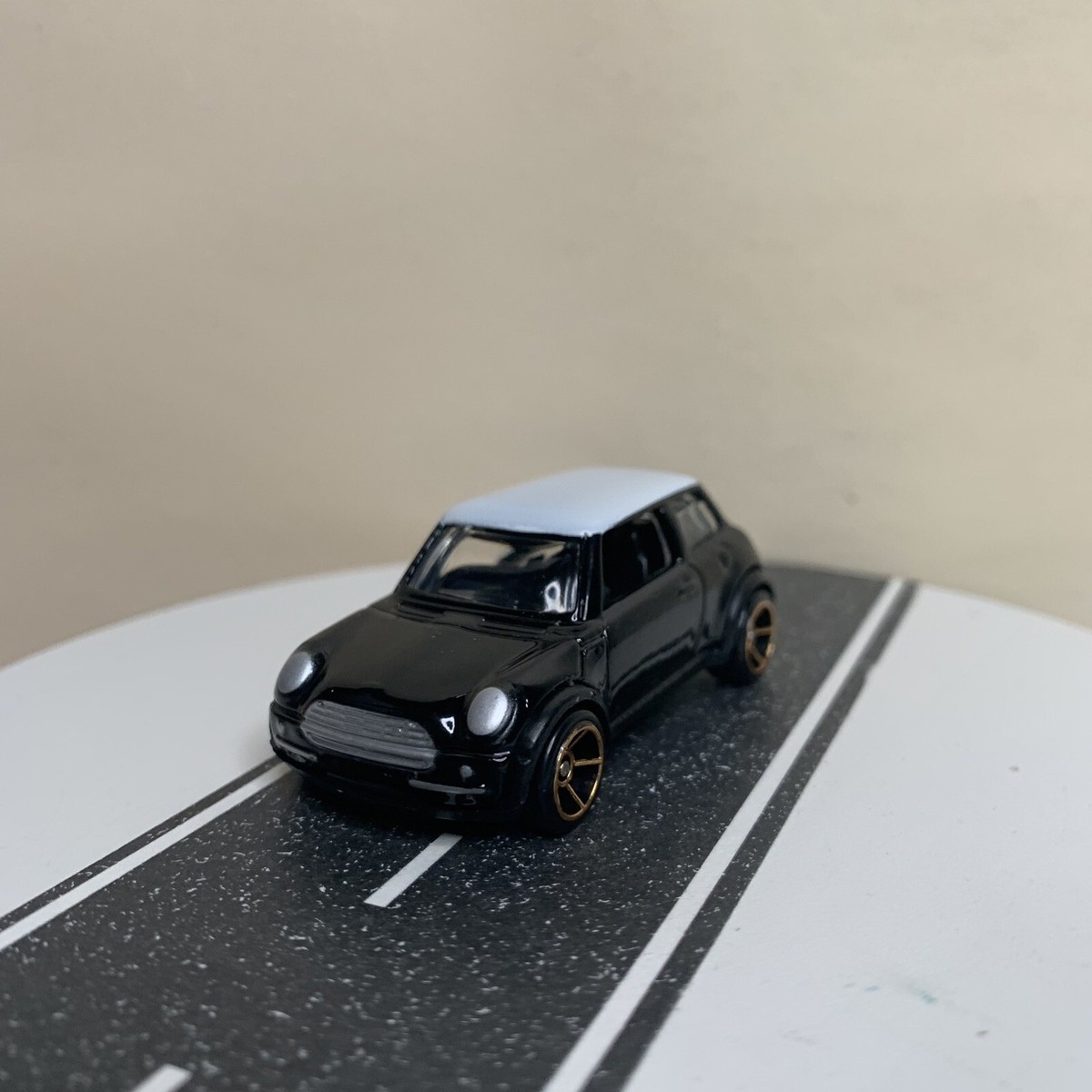 2005 Hot Wheels Faster Than Ever Mainline #140 2001 Mini Cooper