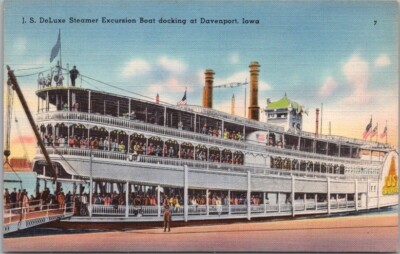 DAVENPORT, Iowa Postcard ''J.S. DeLuxe Steamer Excursion Boat'' Miss. River Linen