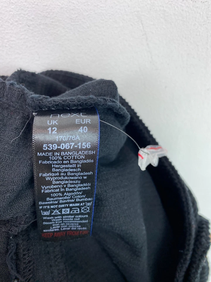 Next Pantalón corto de pana negro pierna recta tiro medio bolsillos Reino Unido 12 Foto 4 de 4