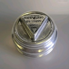 Antique Early Hudson Detroit Mich Screw On Threaded Hubcap Center Cap