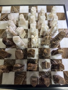 VINTAGE ONYX MARBLE CHESS SET - COMPLETE - 13 1/2" WIDE 19" CORNER TO CORNER