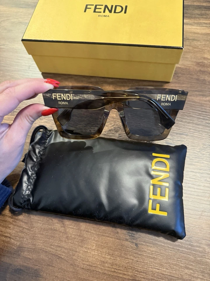 全新 Fendi Roma 方形醋酸纤维太阳镜 - 颜色:HAVANAOTHER 蓝色 — 第 4/4 张图片
