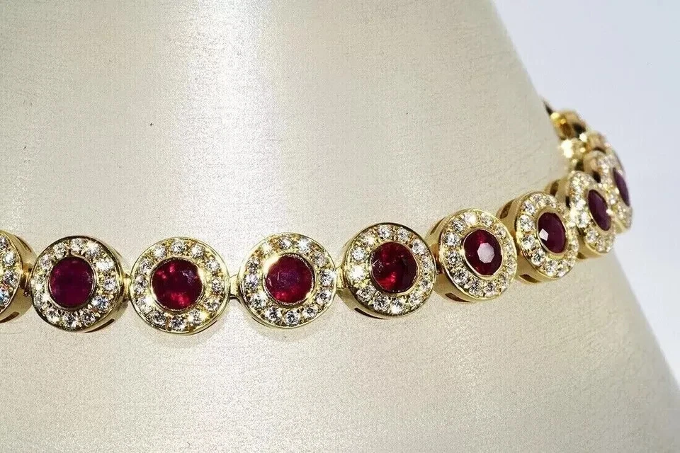 Brazalete de tenis para mujer enchapado en oro amarillo de 14 k corte redondo rubí creado en laboratorio Foto 3 de 4