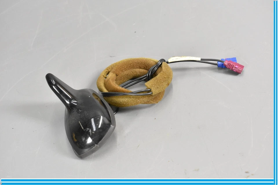 Antena de radio negra aleta de tiburón 12-14 Mercedes W204 C250 C300 sedán OEM Foto 2 de 4