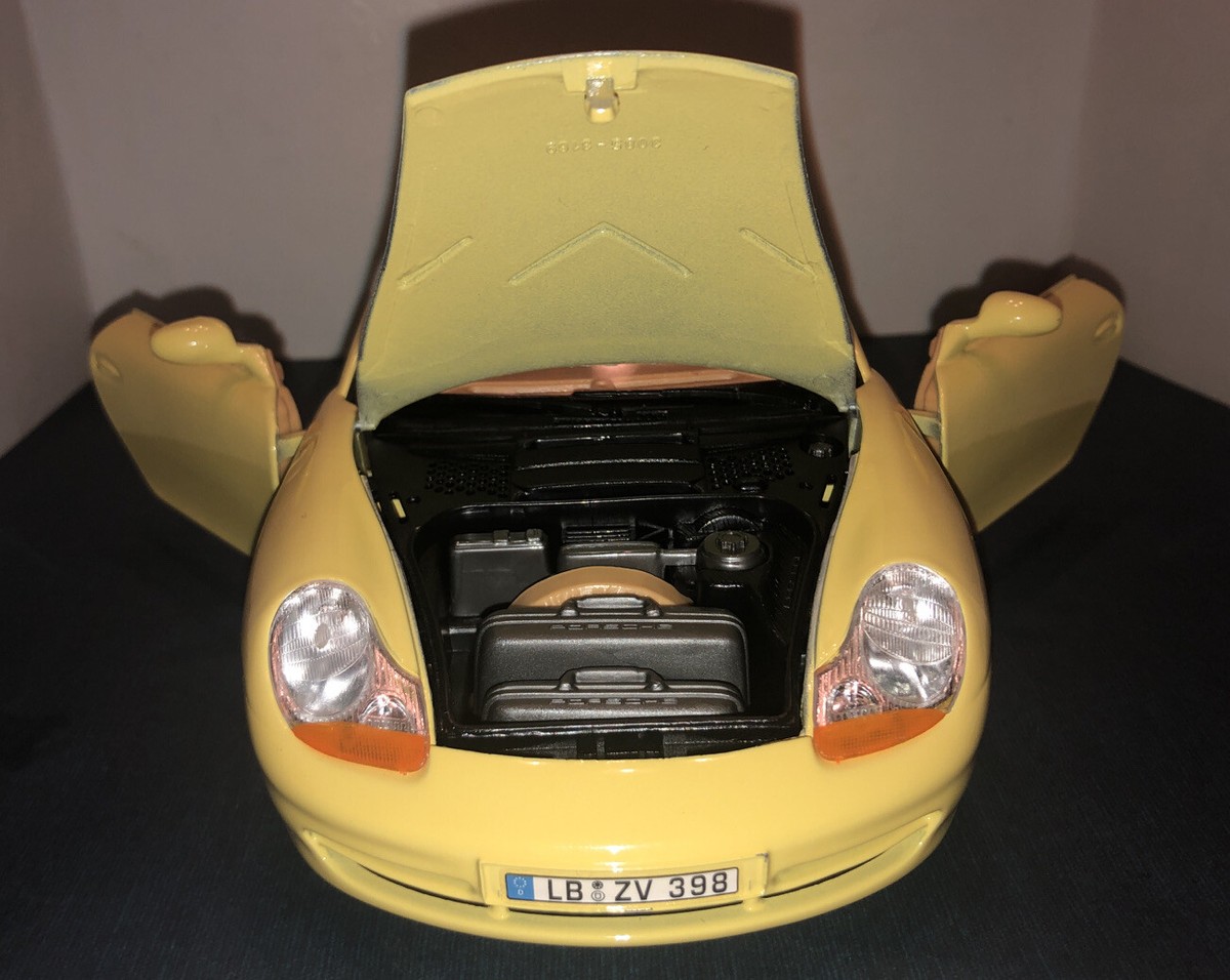 Bburago SPECIAL EDITION 1997 1/18 Porsche 911 Carrera YELLOW