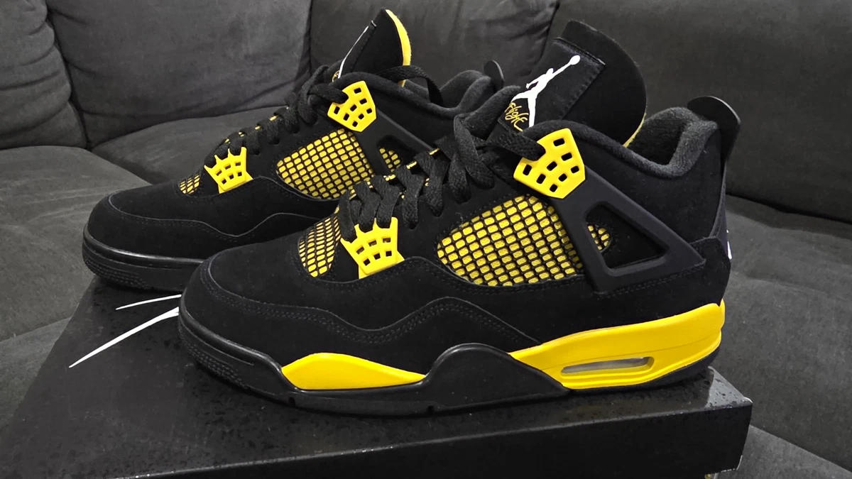 Air Jordan 4 Retro Thunder 2023 VNDS Size 10 DH6927-017 Black Tour Yellow