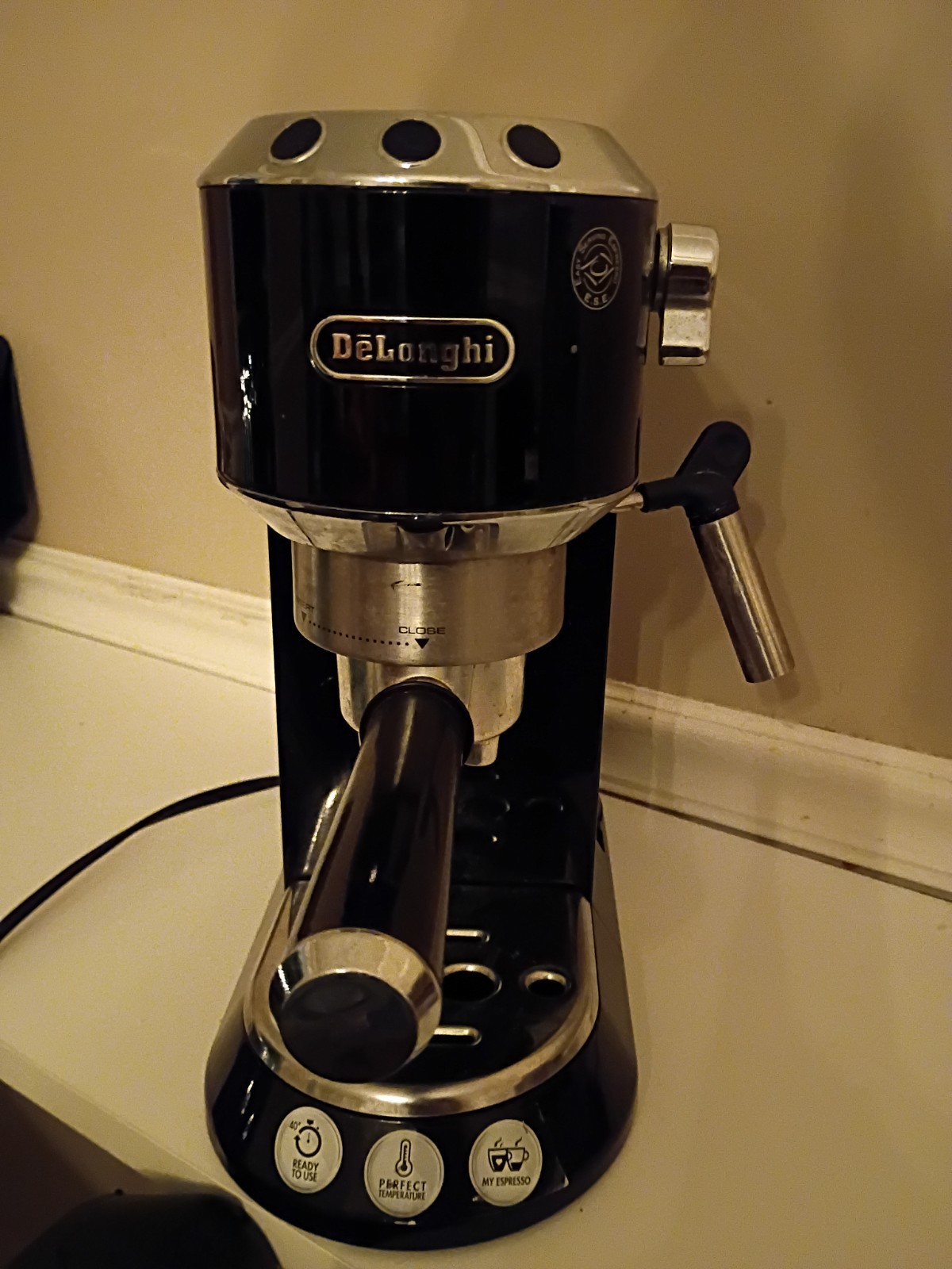 DeLonghi EC685 Espresso Machine 15 Bar – Compact Stainless Steel – Silver – Worl