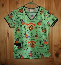 DISNEY  Scrub Top Pockets Size: Small DISNEY Winnie The Pooh HALLOWEEN BOOO 