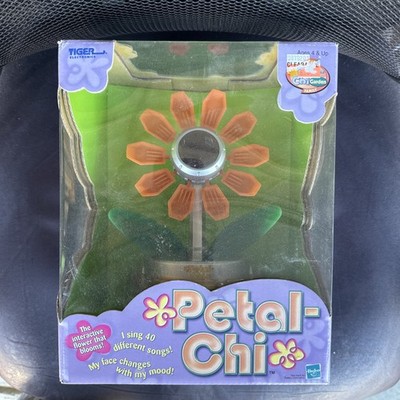 2001 HASBRO Vintage Tiger Electronics Petal Chi Orange Dancing Daisy