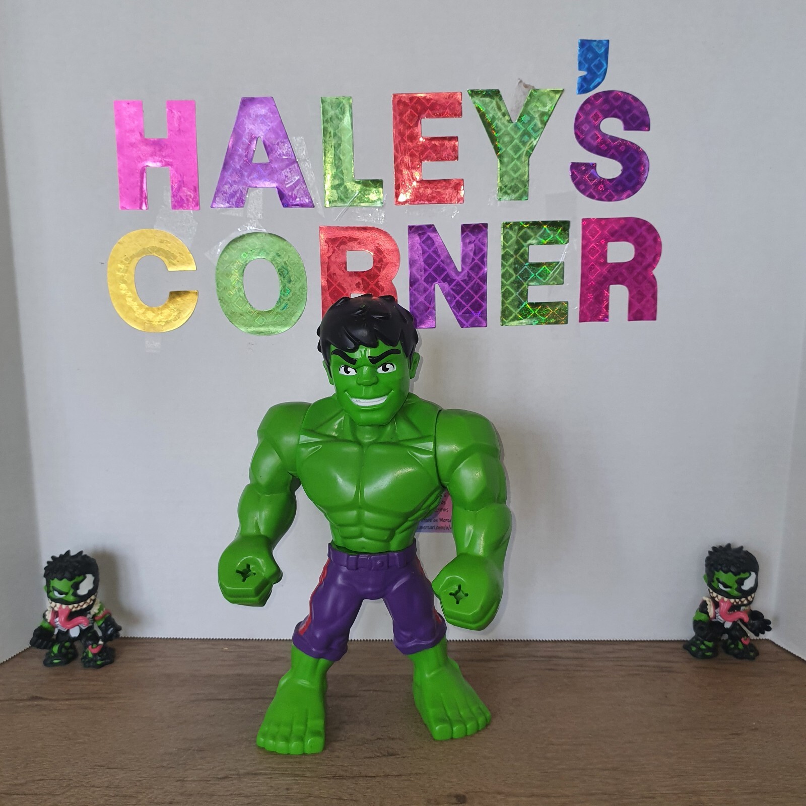 Hasbro 2018 MARVEL The Incredible Hulk 10” Action Figure Comic Book