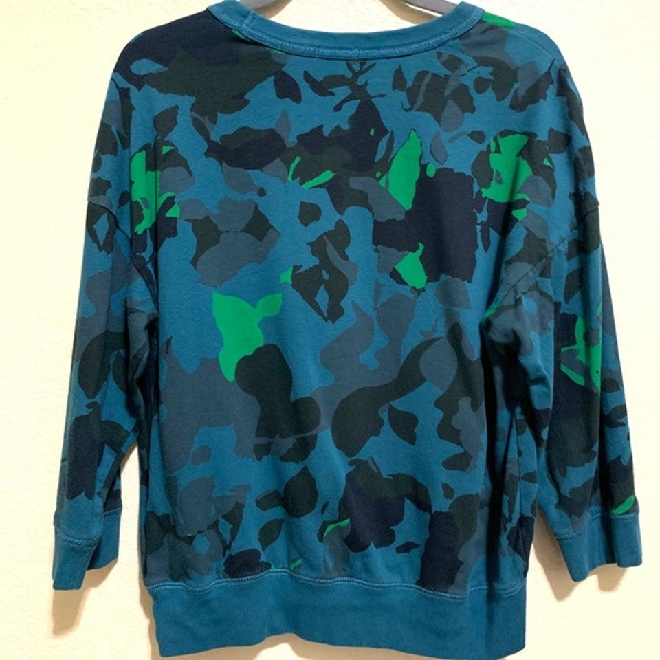 Gap green sweatshirt top camouflage long sleeve crew neckline sweater