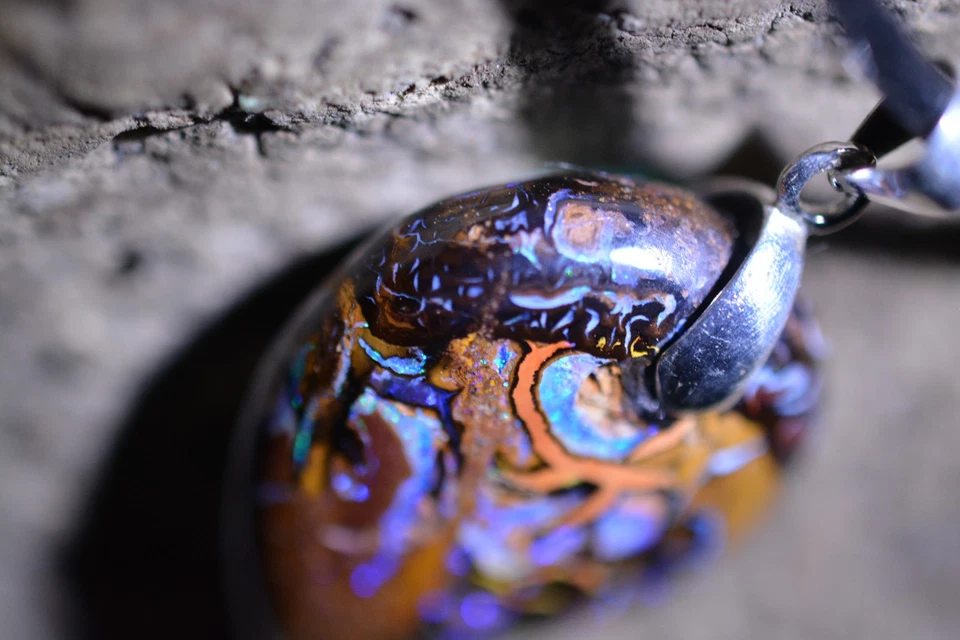 30ct 25x20x8 Nice Green/Blue Koroit Nut Boulder Matrix Opal Kette Australia Gem - Bild 3 von 4