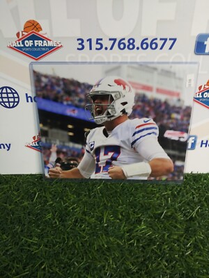 UNSIGNED JOSH ALLEN FLEXING BUFFALO BILLS  8X10 PHOTO WITH TOPLOADER!