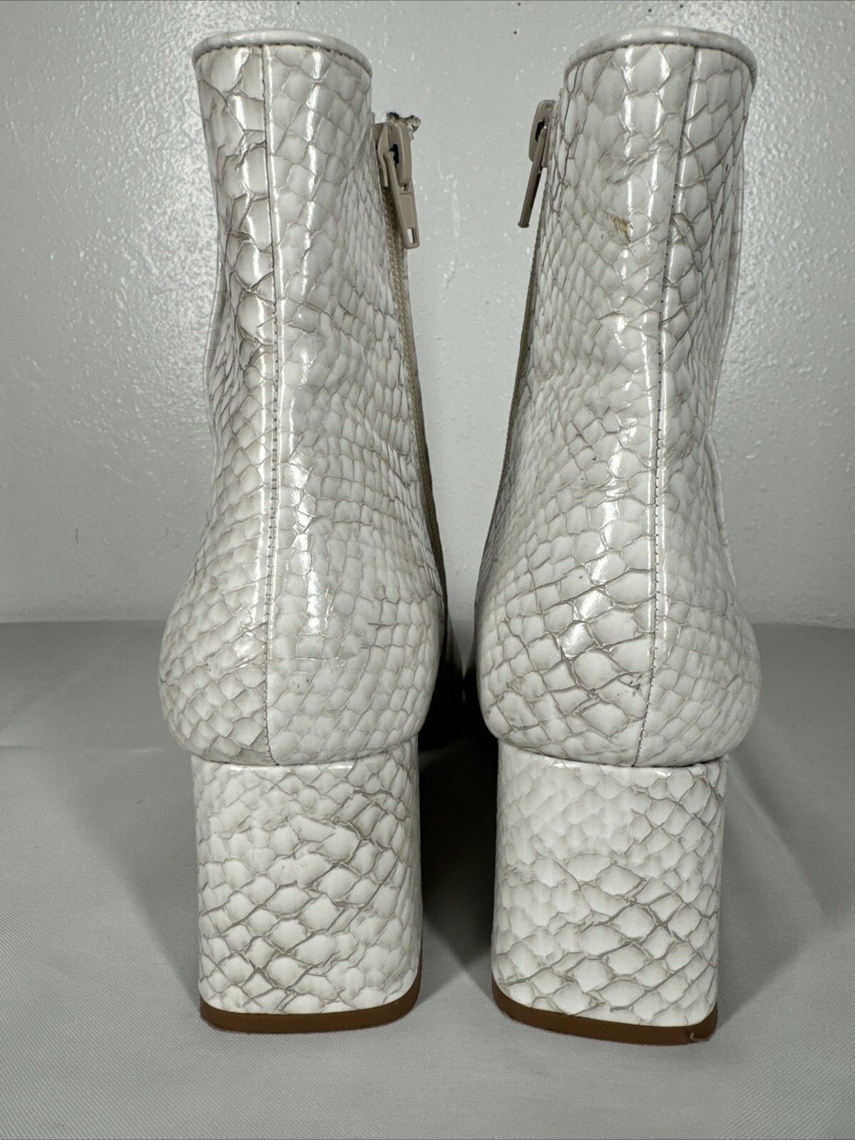 Steve Madden Darma Block Heel Bootie White Size 8 - image 3
