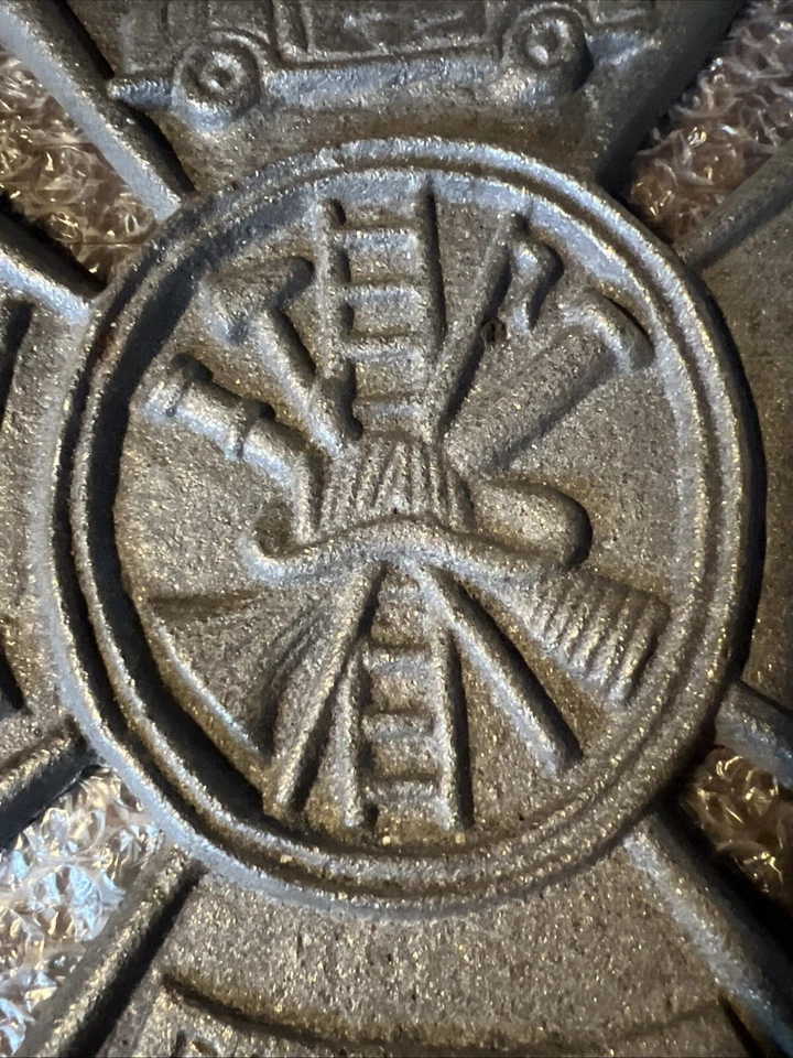 Placa de bombero de hierro fundido cruz de bombero de Malta, signo 8 x 9 pulgadas Foto 4 de 4