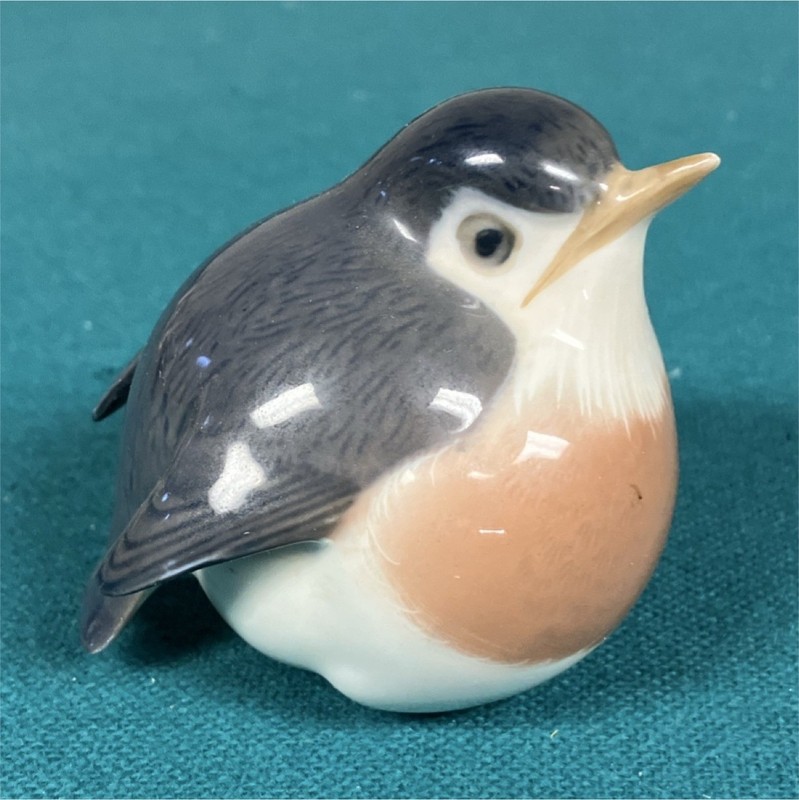 Royal Copenhagen Porcelain Robin Bird Figurine Denmark Robin Species Decor 2244