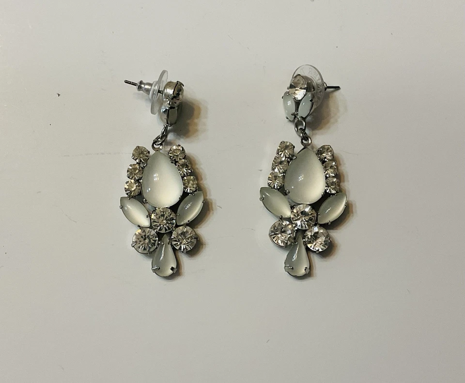 Pendientes colgantes de ensueño Premier Designs Lexi tono plata con cristales Foto 3 de 4