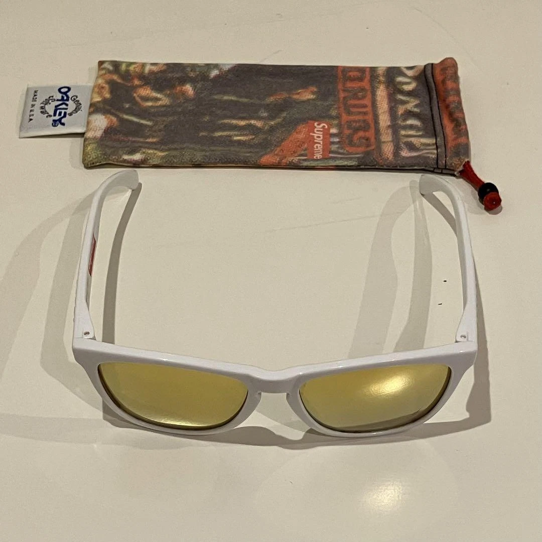 Lunettes de soleil Supreme x Oakley Frogskins 1ère génération 2007 rare vintage collab