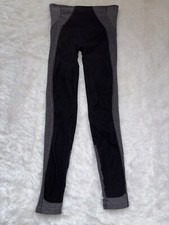 Spanx Curved Seamless Women  s Sz. M Blk  Gray Leggings. Exc. Cond