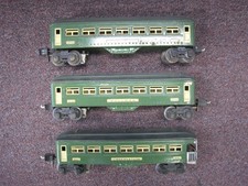 Lionel 2640(2) & 2641(1)  Green Pre-war Lighted Passenger Cars - O Gauge Vintage