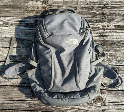 grey north face bolsa