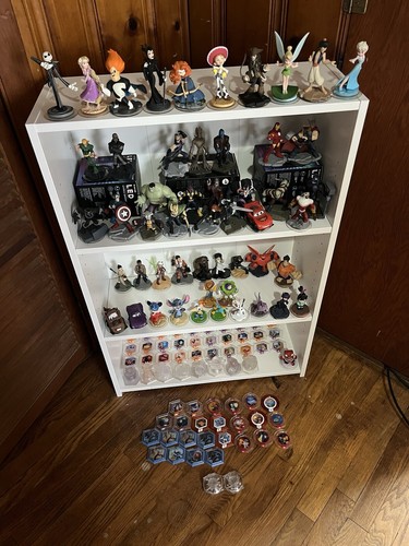 100 + Pieces Huge Disney Infinity Lot 54 Figures 47 Power Discs 10 Crystals
