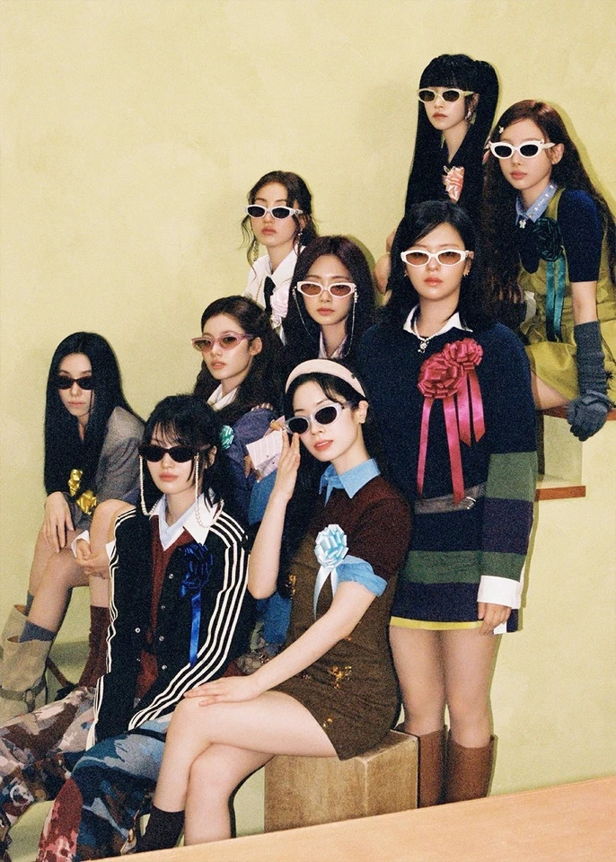 TWICE [TEN:THE STORY GOES ON] Special Album CAST Ver/CD+POSTER+Book+5Card+GIFT - Image 4 of 4