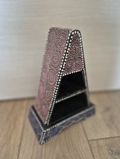 Oraganaizer In Stile Etnico AFRICANO MINIMOBILETTO A 2 MENSOLE IN FORMA PIRAMIDE