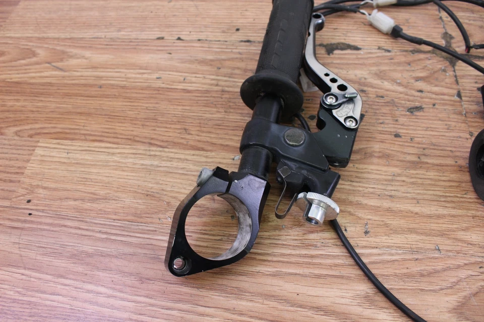 2004 YAMAHA YZF R6 Left Clip On / Handlebar w/ Heated Grips & Clutch Lever Assy - Image 4 of 4