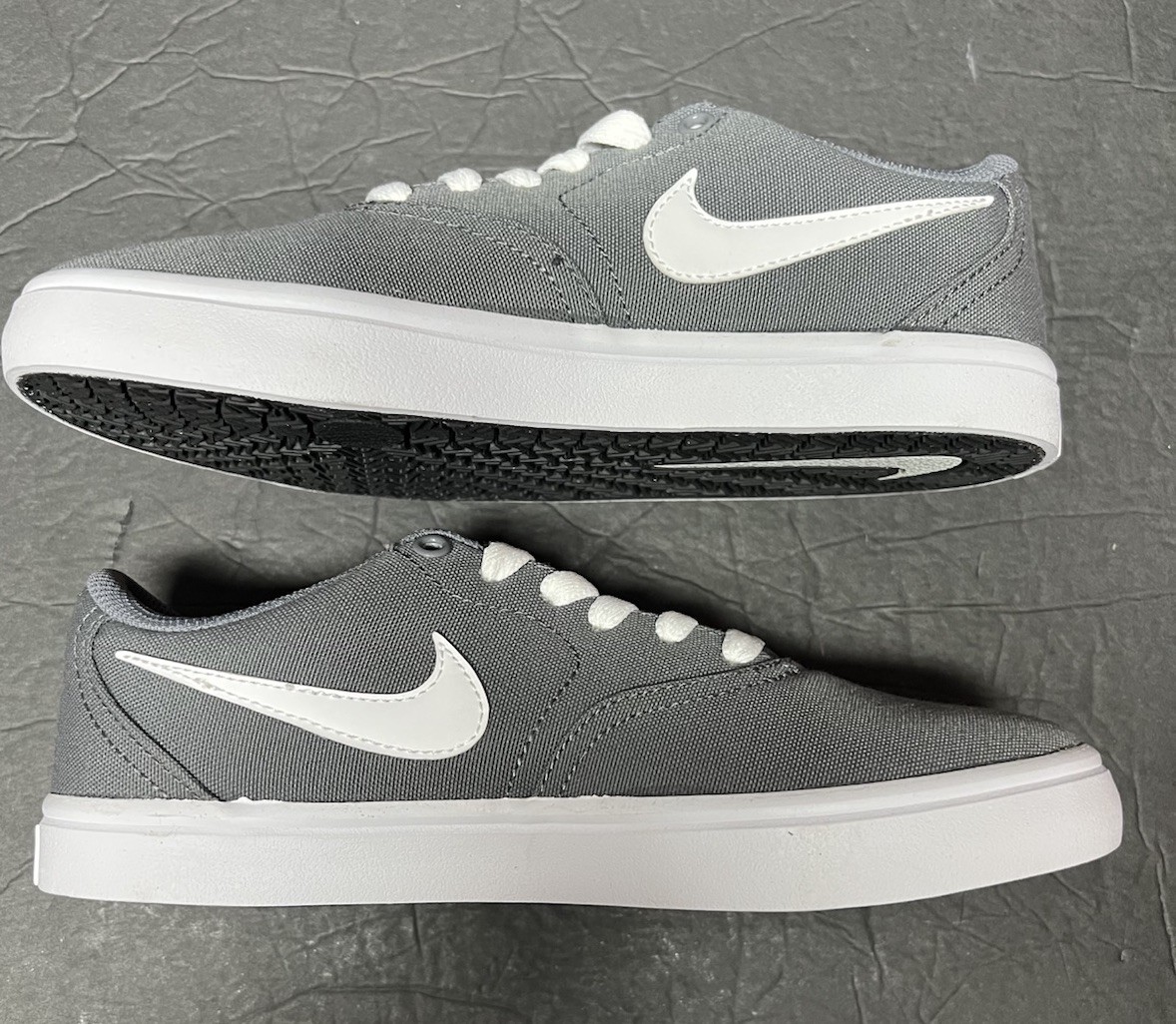 nike wmns check solar