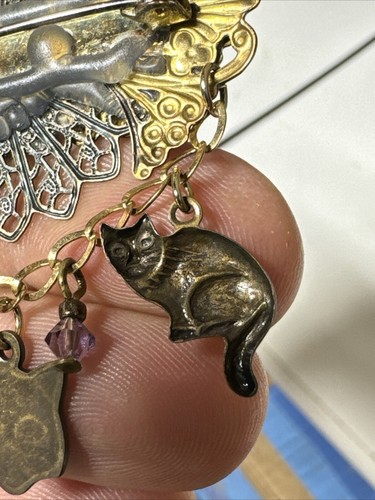 VTG Brass Cat Lover Brooch Pin Tone Dangle Kitty Cat Charm Purple Gem Lapel Pin - Picture 9 of 12