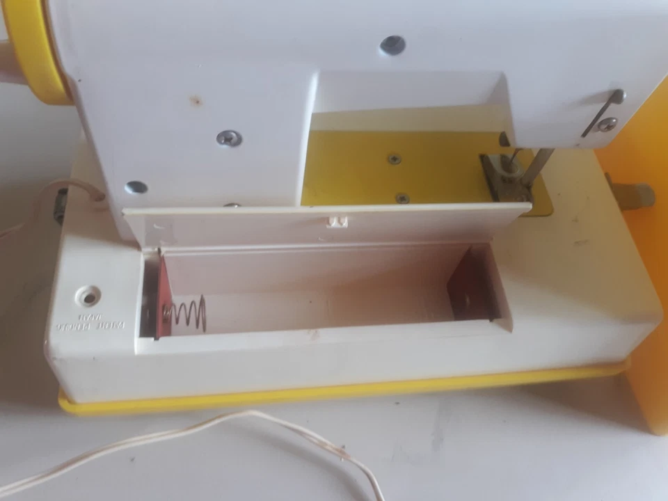 1970s Vintage Sears Daisy Yellow and White Sewing Machine with Pedal Works - Image 3 of 4