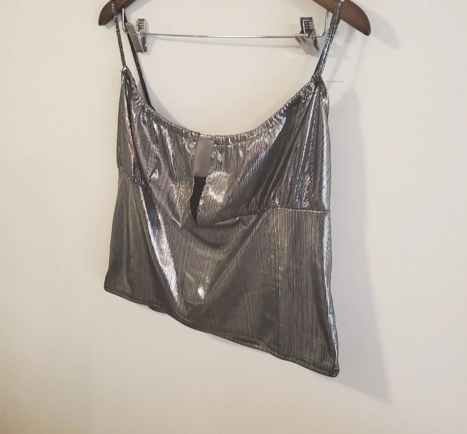 NUEVO CON ETIQUETAS Delia's X Dolls Kill Camiseta sin mangas Metálica Ligera Plateada Blusa Talla 2X Foto 2 de 4
