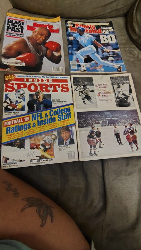 LOT of vintage magazines 1970s includes 3-4 NY Knicks 1968-1973.