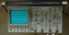 Tektronix 2246 1Y Four Channel 100 MHz Oscilloscope, two probes, power cord