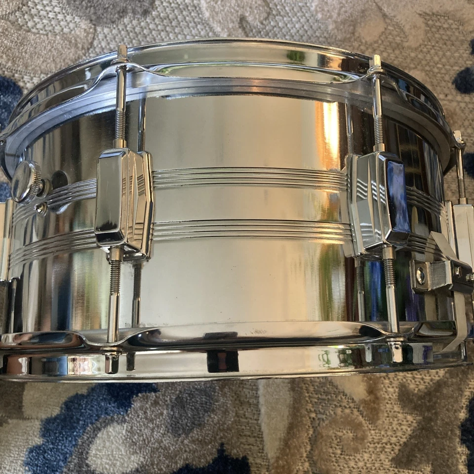 TAMBOR REDOBLANTE TAMA SWINGSTAR 6 1/2” X14” VINTAGE AÑOS 80 con insignia granate extremadamente RARO Foto 2 de 4