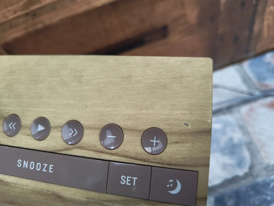 Soundfreaq Sound Rise SFQ-08 Wood Effect Bluetooth Speaker FM Radio Clock - Image 4 of 4