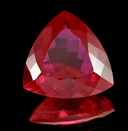 Rubis Verneuil Taille Trillion Rouge Sang 2,50 Carats – Qualité Joaillerie IF