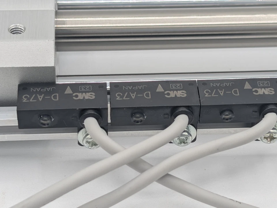 SMC NCDY2S10H-0400-A73L3 cilindro sin varilla acoplado magnéticamente 3x interruptores D-A37 Foto 2 de 4