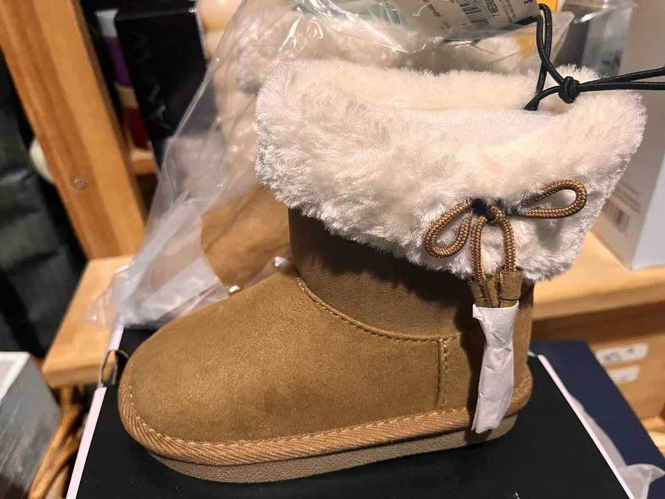 Botas de invierno Okie Dockie para niños pequeños. Hermoso, cómodo y elegante! Foto 2 de 2