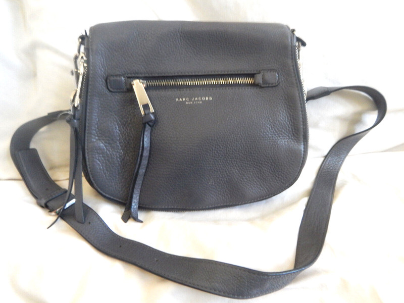MARC JACOBS RECRUIT NOMAD GRAY PEBBLE LEATHER SADDLE MEDIUM CROSSBODY BAG MARC JACOBS RECRUIT NOMAD GRAY PEBBLE LEATHER SADDLE MEDIUM CROSSBODY BAG