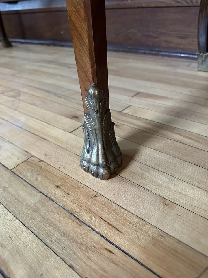 Escritorio de oficina francés estilo Luis XV de bronce dorado Foto 4 de 4