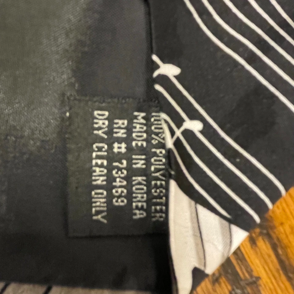 VTG Looney Tunes Mania Bugs Bunny Playing Piano Music Notes Necktie W3.75 L56in - Image 4 of 4