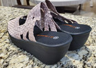 NEW Bernie Mev Lauren Nude Metallic Wedge Sandals Size EU 42 US 9 Comfort — photo 4